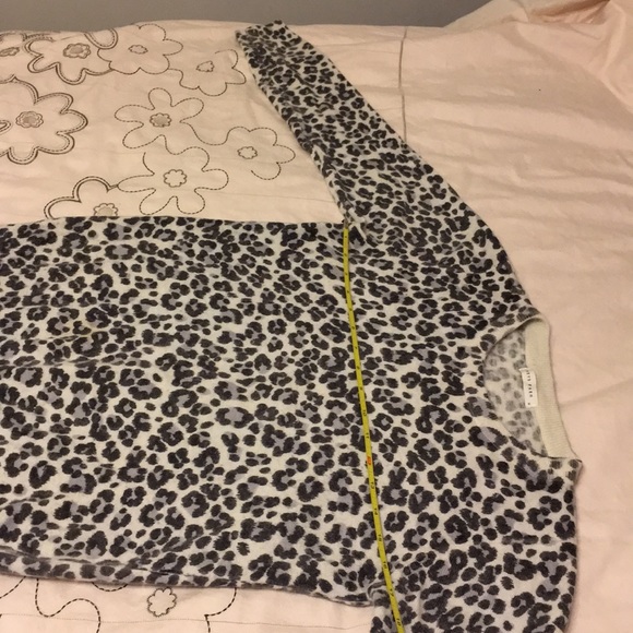 Used thin sweater - Picture 3 of 6